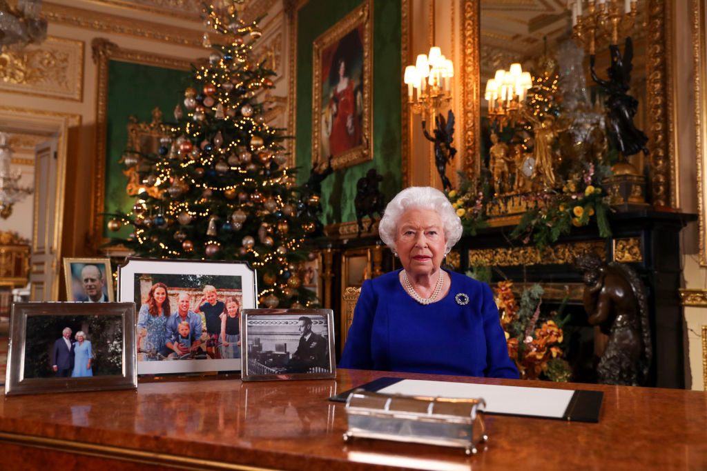 Queen 'regretfully' CANCELS Christmas party with Royal Family over Omicron fears