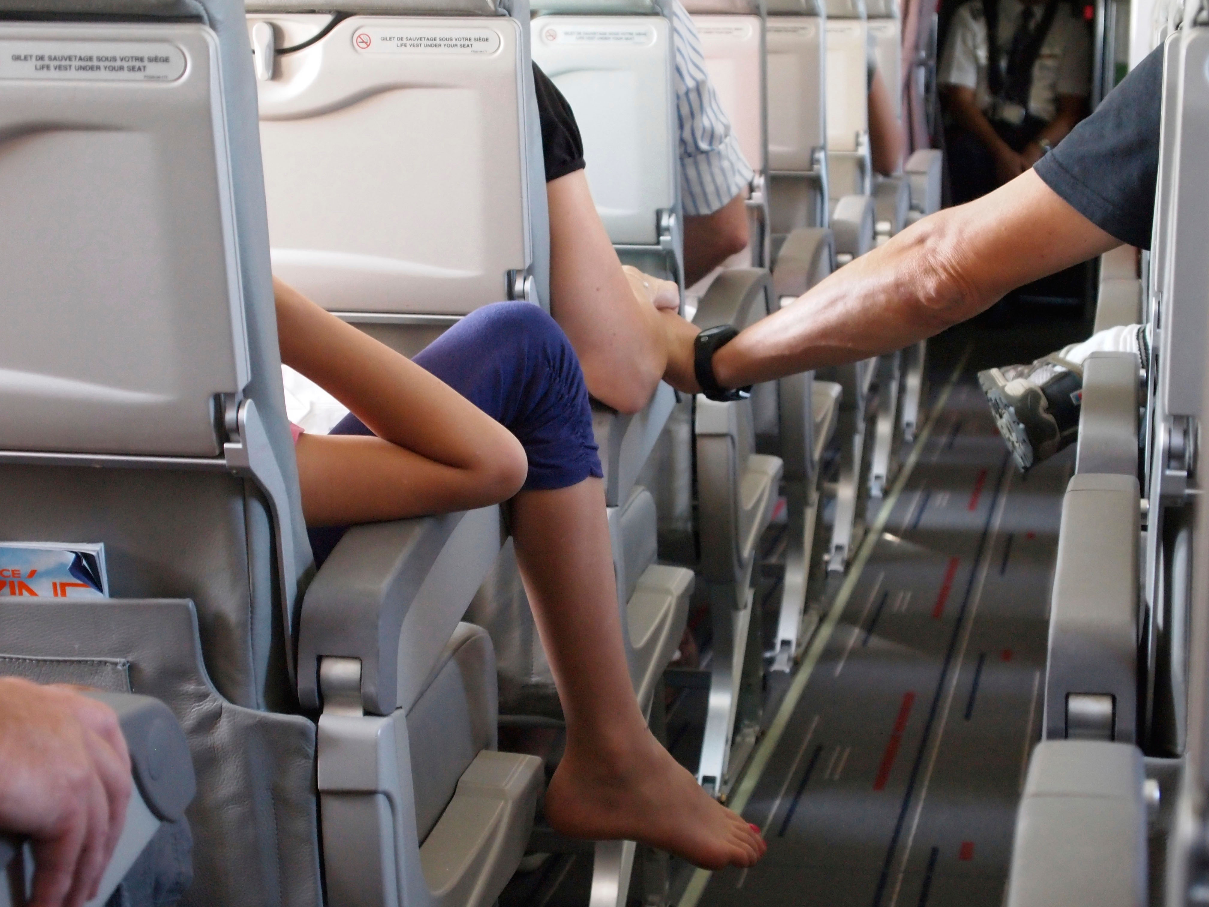 Man splits opinion after refusing to swap plane seats with 8-year-old girl