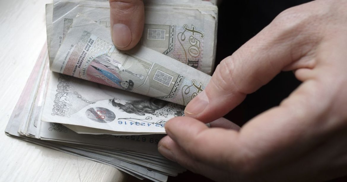 Martin Lewis’ MSE 10 minute hack earns man £6,600 – check if you’re eligible – Daily Record